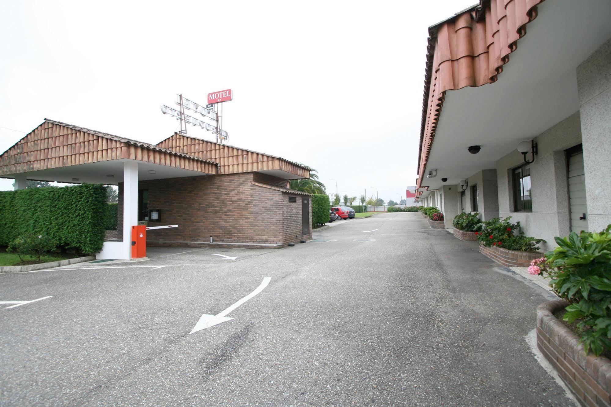 Motel Aeropuerto Vigo Exteriör bild