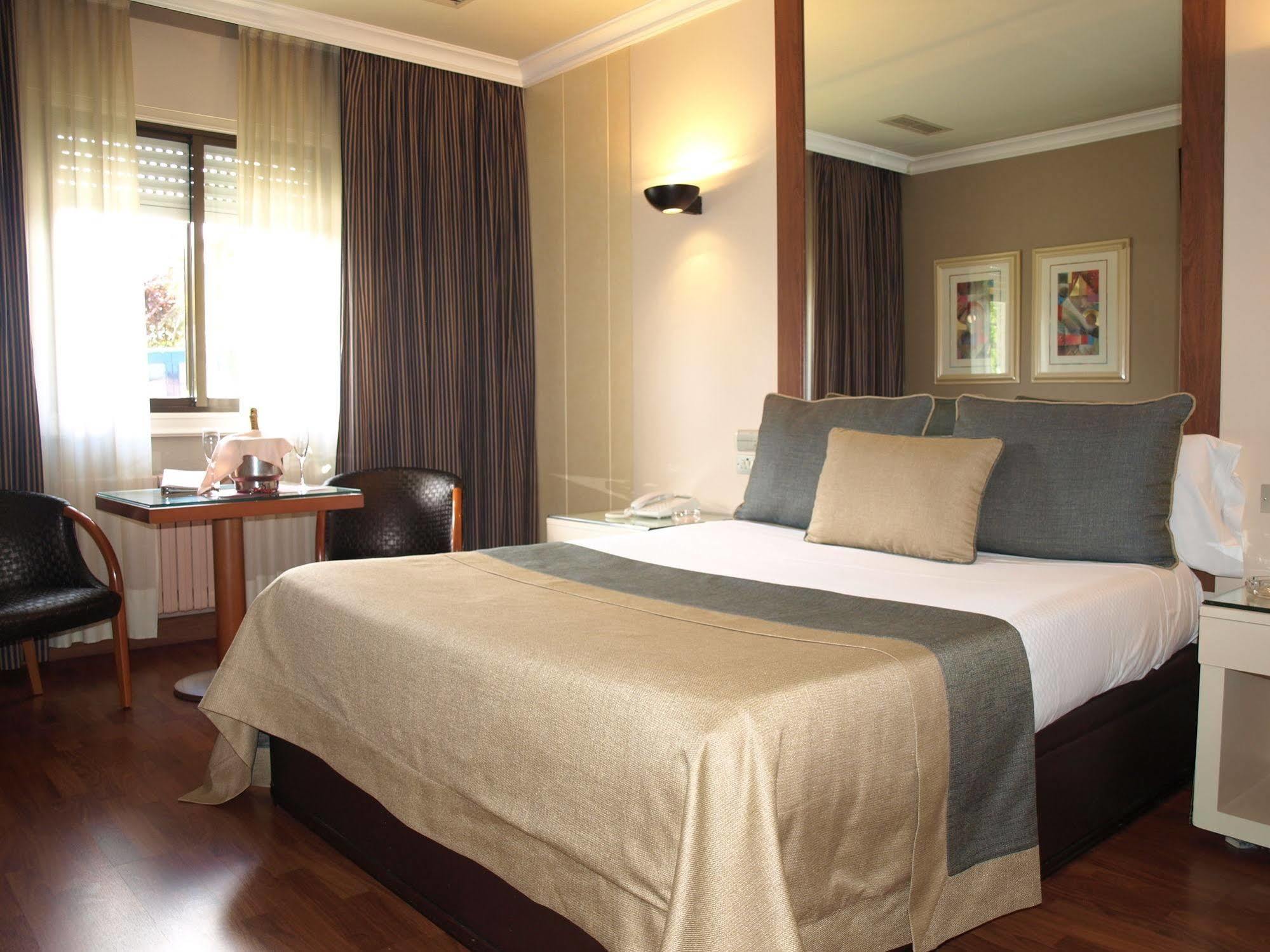 Motel Aeropuerto Vigo Exteriör bild
