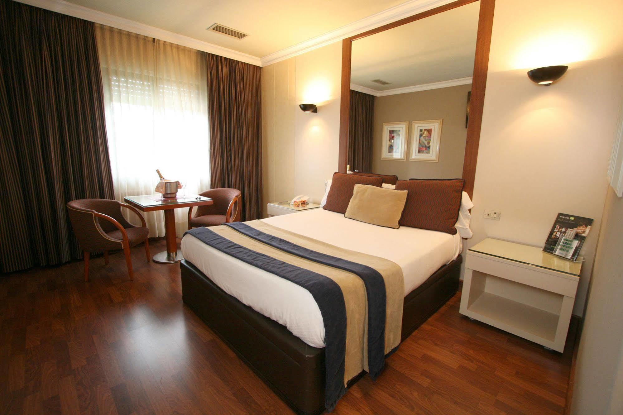 Motel Aeropuerto Vigo Exteriör bild